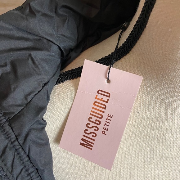 Missguided petite black hooded puffer jacket - Picture 8 of 9